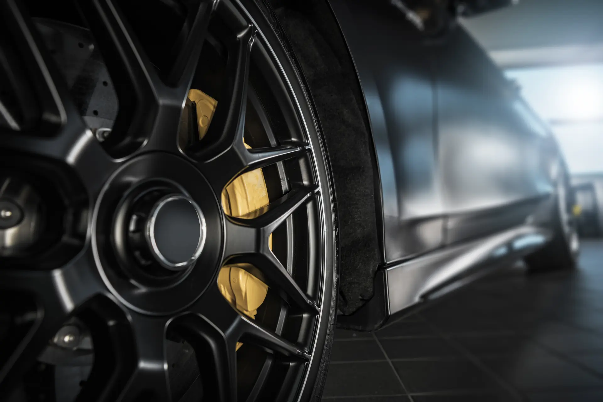 performance-vehicle-alloy-wheel-with-low-profile-s-2025-03-15-03-01-49-utc