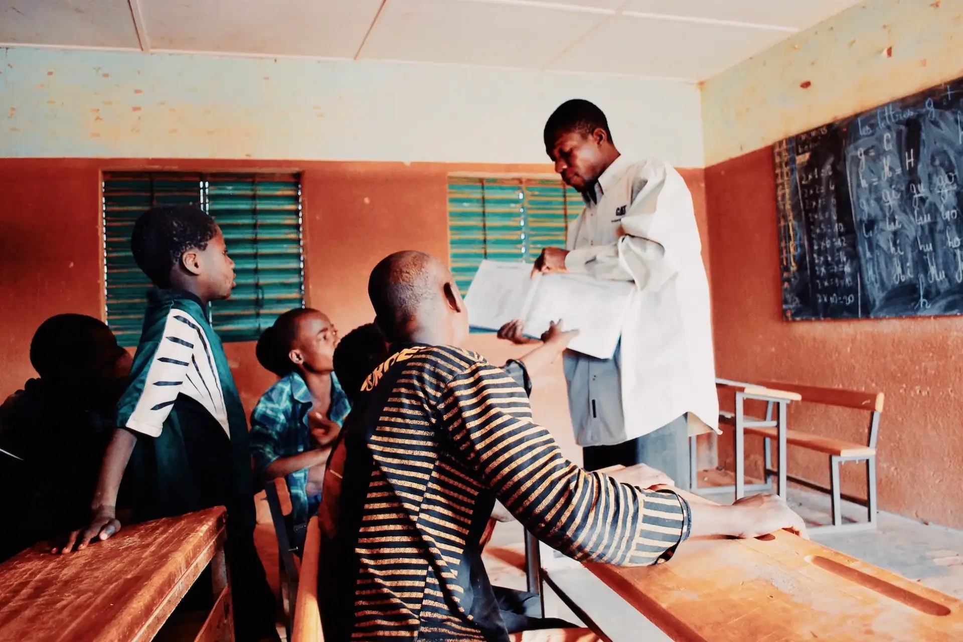 volunteer-teaching-healthcare-to-street-children-i-2023-11-27-04-54-14-utc